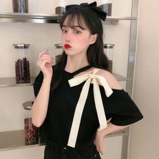 Cold-shoulder Bow T-shirt Black - One Size