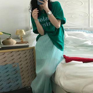 Short-sleeve Lettering T-shirt / Midi Pleated Skirt