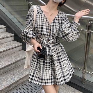 Puff-sleeve V-neck Plaid Top / Oversize Plaid Shorts