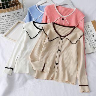 Contrasted Heart-button Knit Top