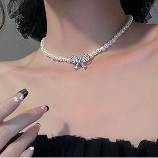 Beaded Necklace Silver Bow - White - One Size
