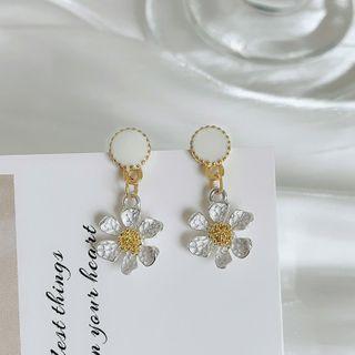 Floral Drop Earring One Pair - White Flower Pendant Earring - One Size