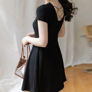 U-neck Cross-back Short-sleeve Dress
