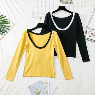 Contrasted U-neck T-shirt