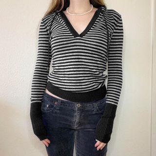 Long Sleeve V-neck Striped Knitted Crop Sweatshirt