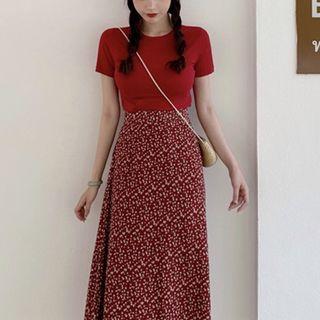 Crew-neck Short-sleeve T-shirt / Flower Print Midi A-line Skirt