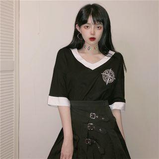 Embroidered V-neck T Shirt/ Buckle Pleated Mini Skirt