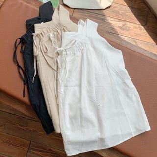 Sleeveless Square-neck Blouse