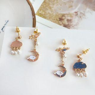 Mismatch Cat Earring / Clip On Earring