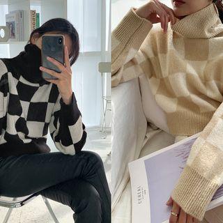 Turtle-neck Check Knit Top