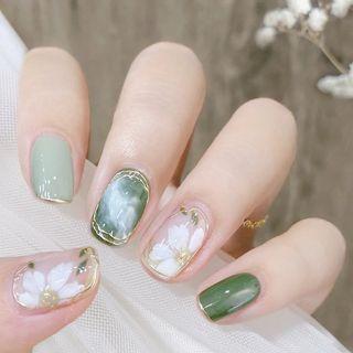 Flower Faux Nail Tips