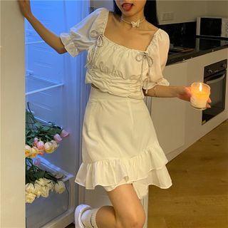 Short-sleeve Square-neck Cropped Top / Plain Layer Mini Skirt