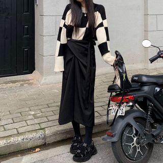 Checkered Sweater / Tie-waist Midi A-line Skirt