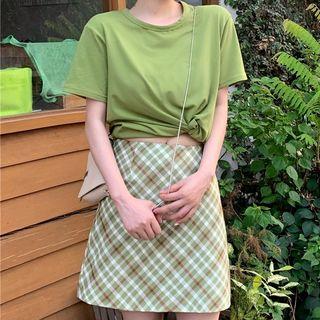 Plain Short Sleeve T-shirt / Plaid Mini Skirt