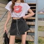 Short-sleeve Kiss Print Lettering T-shirt / Asymmetrical Denim Skort