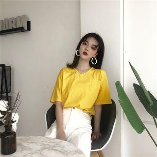 V-neck Plain T-shirt/high-waist Jeans