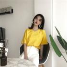 V-neck Plain T-shirt/high-waist Jeans