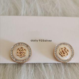 Rhinestone Flower Disc Stud Earring 1 Pair - White & Gold - One Size