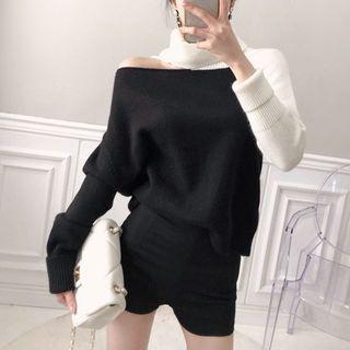Turtle-neck Slit-shoulder Two-tone Sweater