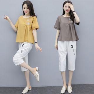 Set: Embroidered Short-sleeve Top + Embroidered Capri Pants