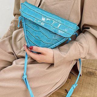 Croc Grain Traingle Crossbody Bag