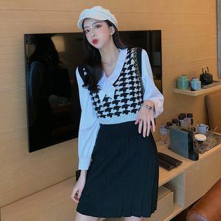Cropped Vest / Pleated Mini Skirt / V-neck Blouse / Set