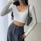 Deep V-neck Skinny Crop T-shirt