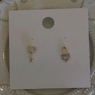 Non-matching Alloy Rhinestone Lock & Key Earring C09a - Earrings - 1 Pair - One Size