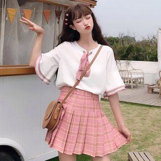 Lace-up Elbow-sleeve T-shirt / Plaid Pleated Skirt