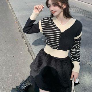 Contrast Trim Cropped Sweater / Mini A-line Skirt