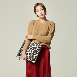 Round-neck Drop-shoulder Sweater