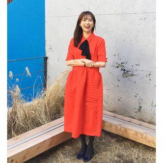 Short-sleeve Tie-neck Midi Dress