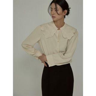 Embroidered Scallop-collar Blouse