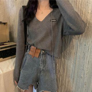 Long-sleeve V-neck Letter Embroidered Top