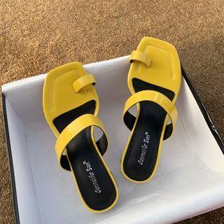 Toe Hoop Block-heel Sandals