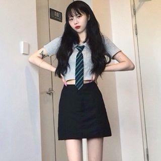 Short-sleeve Collared Cropped T-shirt / Mini A-line Skirt