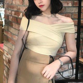 Ribbed Off-shoulder Short-sleeve Top