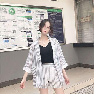 3/4-sleeve Striped Blazer / Wide-leg Shorts