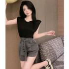 Padded-shoulder Loose T-shirt / Tie-waist Dress Shorts