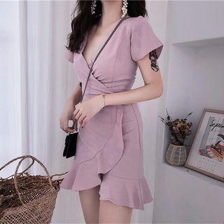 V-neck Short-sleeve Ruffle Hem Mini Sheath Dress