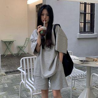 Elbow-sleeve Crew Neck T-shirt / Sweatshorts