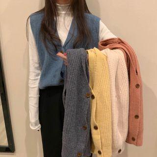 Single-breasted Knit Vest / Long-sleeve Mock-neck Top