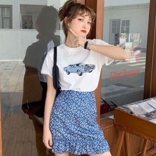 Printed Short-sleeve T-shirt / Floral A-line Skirt