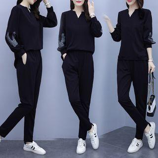 Set: Notched Embroidered Sweatshirt + Sweatpants