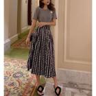 Short-sleeved T-shirt / Printed Midi Skirt