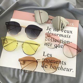 Retro Metal Frame Chained Sunglasses