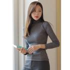 Turtle-neck Brush Fleece-lined Top