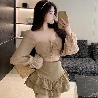 Puff-sleeve Blouse / A-line Ruffled Skirt / Set