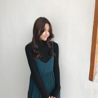 Strappy V-neck Pleated Midi Dress