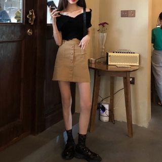 Off-shoulder Plain Short-sleeve Top / Plain A-line Skirt